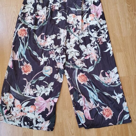🔆 CITY CHIC 🔆 Floral Satin Cropped Jumpsuit - [size 18 in Black] - Picture 5 of 14